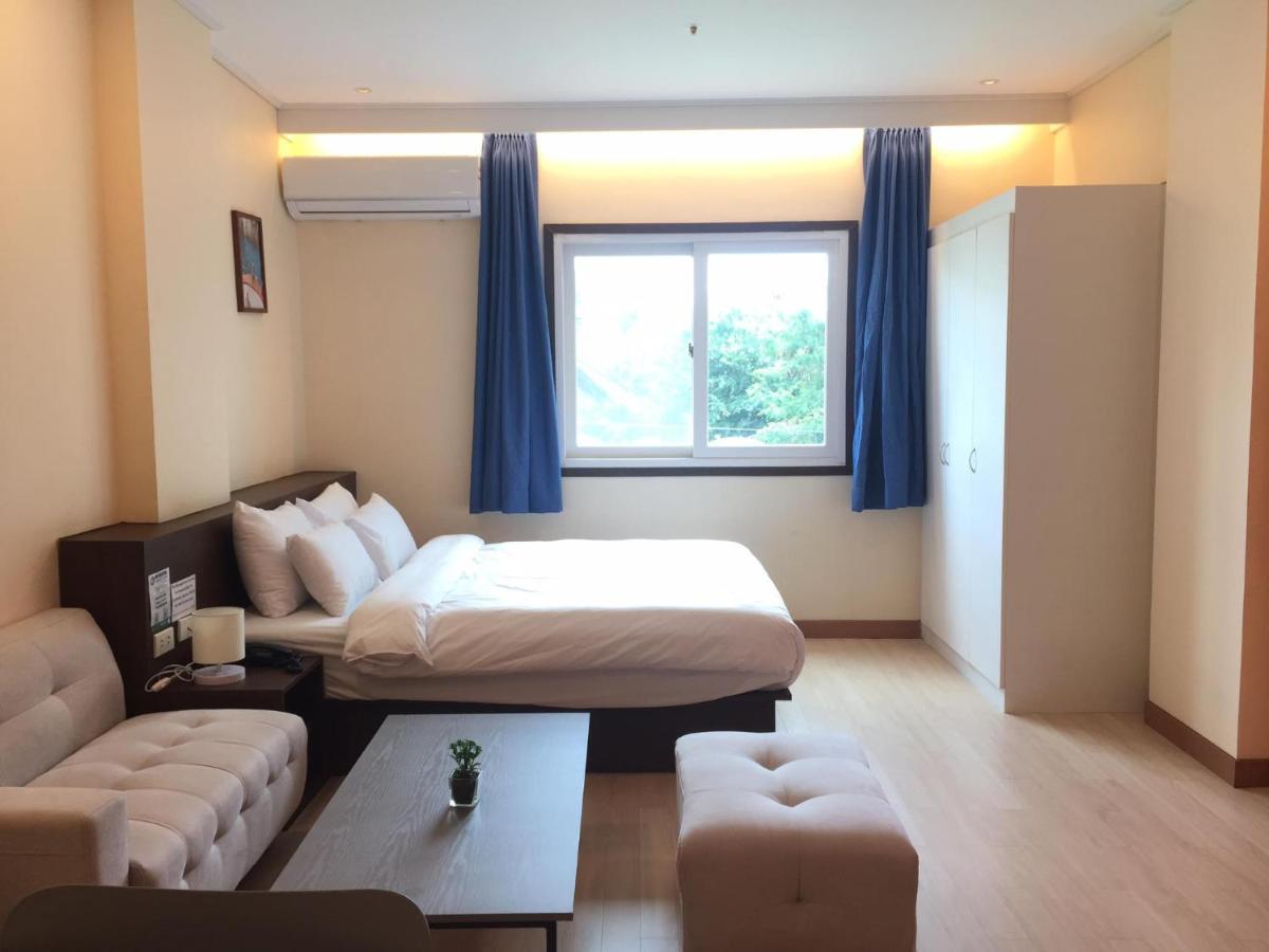 On Hotel Friendship 安吉利斯 外观 照片
