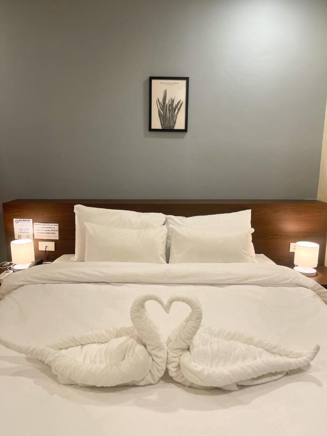 On Hotel Friendship 安吉利斯 外观 照片