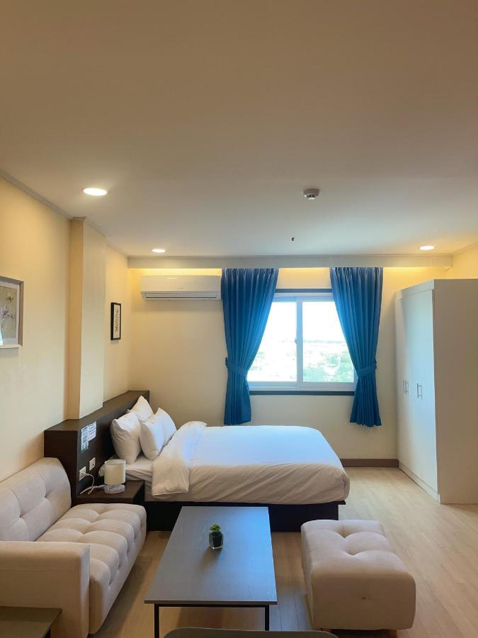 On Hotel Friendship 安吉利斯 外观 照片