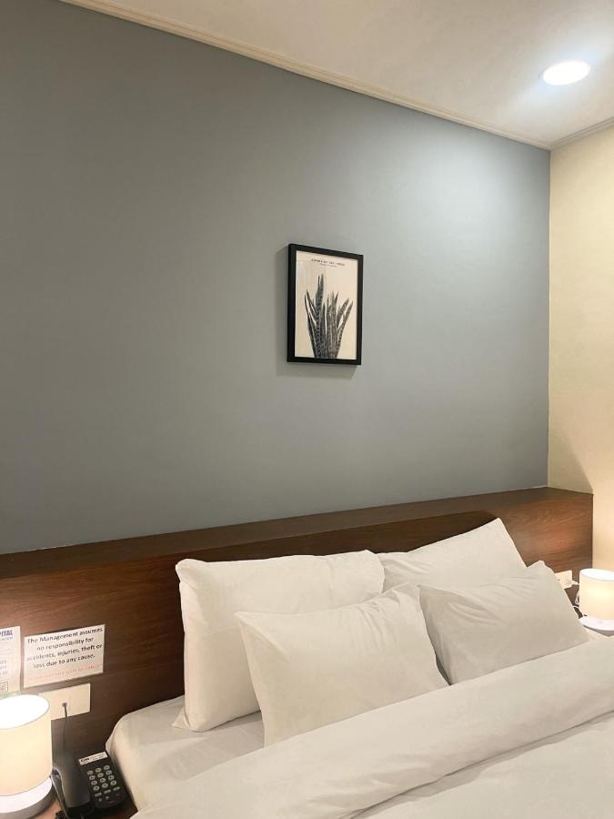 On Hotel Friendship 安吉利斯 外观 照片