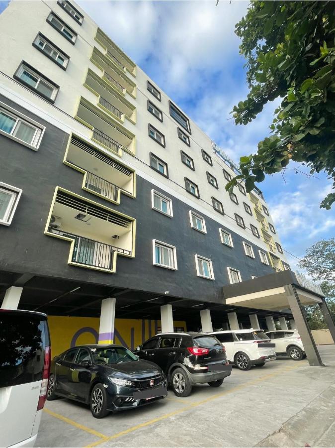 On Hotel Friendship 安吉利斯 外观 照片