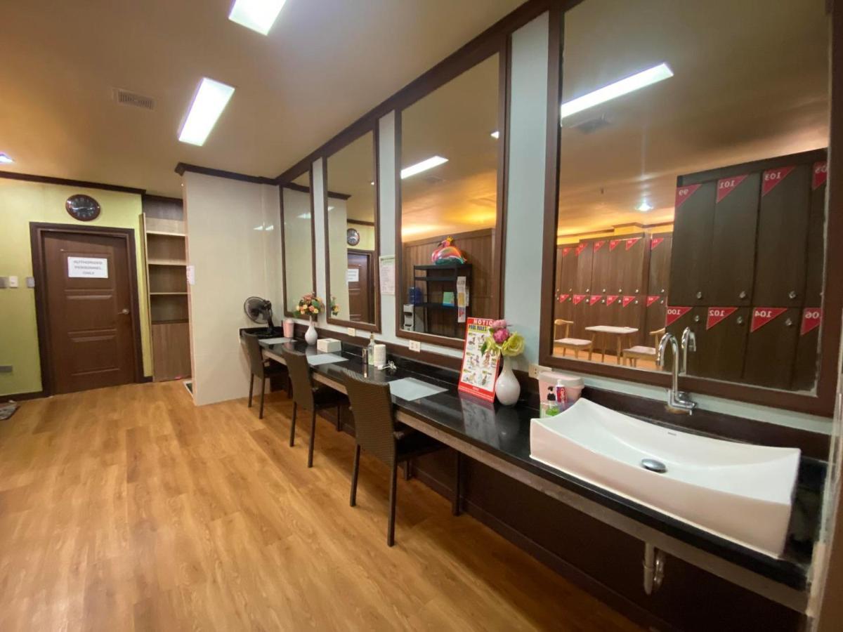 On Hotel Friendship 安吉利斯 外观 照片