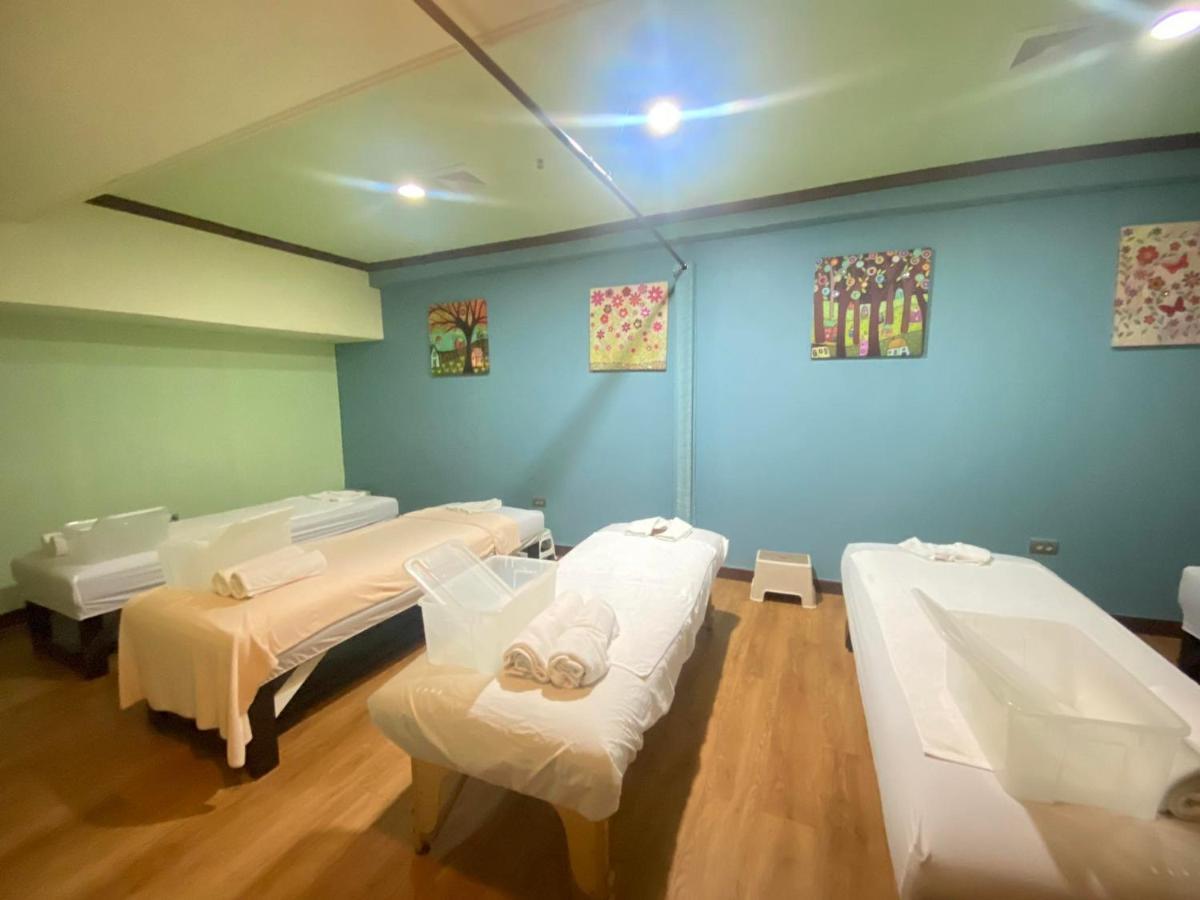 On Hotel Friendship 安吉利斯 外观 照片